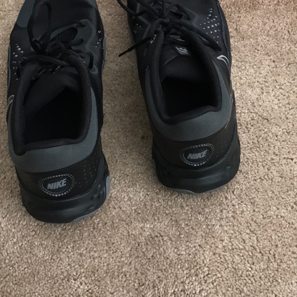 Nike Men's Fly By Mid 3! Black Athletic Shoes - Picture 3 of 7